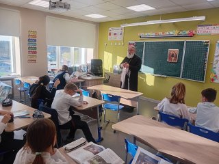 Встреча со священником в МОУ СОШ №11 деревни Заозерье — фото 3