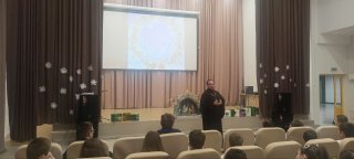 Выступление священника и освящение корпуса в МБОУ СОШ №8 г. Балашиха