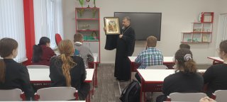 Встреча с настоятелем Троицкого храма деревни Аверкиево в Ефимовском корпусе МОУ Рахмановской СОШ им. Е.Ф. Кошенкова