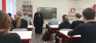 Встреча с настоятелем Троицкого храма деревни Аверкиево в Ефимовском корпусе МОУ Рахмановской СОШ им. Е.Ф. Кошенкова — фото 2