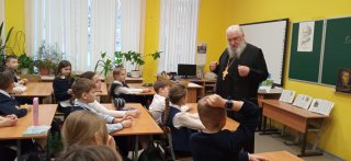 Беседа о почитании родителей в лицее №2