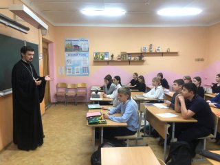Встреча со священником в МОУ СОШ №18 им. Менчинского (корп. 2)