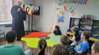 Посещение отделения детской реабилитации №3 социального центра «Шатурский» в день празднования иконы Божией Матери «Всех скорбящих, Радость — фото 2