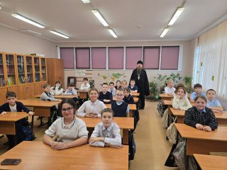 Посещение настоятелем Никольского храма открытого урока во 2-м корпусе МОУ «Гимназия» города Павловский Посад
