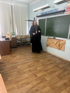 Посещение настоятелем Никольского храма открытого урока во 2-м корпусе лицея № 1