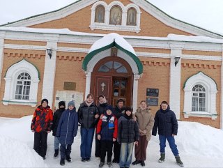 Экскурсия школьников в Троицкий храм села Шарапово и Пятницкий храм села Лузгарино
