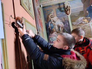 Экскурсия школьников в Троицкий храм села Шарапово и Пятницкий храм села Лузгарино — фото 6
