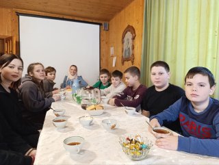 Экскурсия школьников в Троицкий храм села Шарапово и Пятницкий храм села Лузгарино — фото 7