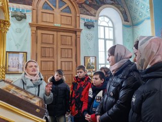 Экскурсия школьников в Троицкий храм села Шарапово и Пятницкий храм села Лузгарино — фото 8
