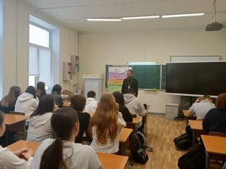 Беседа со священником в школе № 2 города Рошаль