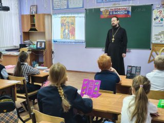 Урок в Середниковской школе настоятелем Троицкого храма с. Шарапово — фото 2