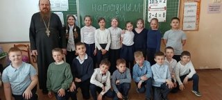 Посещение настоятелем Никольского храма открытого урока во втором корпусе лицея №1