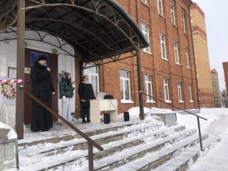 Посещение масленичных гуляний в МОУ СОШ №18 им. Н.В. Менчинского (корп. 2) священником храма Рождества Пресвятой Богородицы д. Саурово