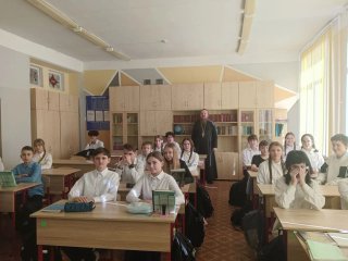 Беседа со священником в лицее №1 города Павловский Посад
