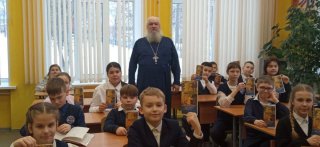 Встреча со священником в МОУ «Лицей №2 им. В.В. Тихонова» д. Заозерье