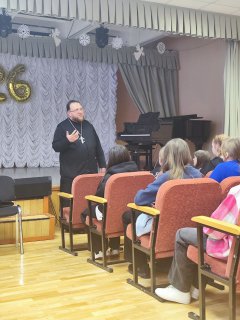 Посещение настоятелем Детской школы искусств им. А.П.Бородина в деревне Давыдово — фото 2
