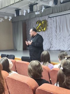 Посещение настоятелем Детской школы искусств им. А.П.Бородина в деревне Давыдово — фото 4
