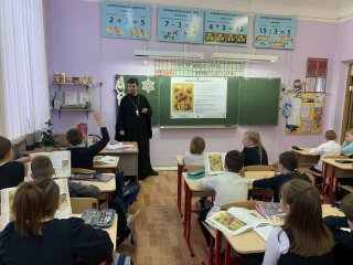 Встреча со священником в МОУ СОШ №18 им. Н.В. Менчинского
