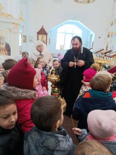 Экскурсия воспитанников дошкольного отделения «Гнездышко» МОУ «Лицей» в храм Всех святых города Электрогорск — фото 2
