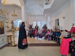 Экскурсия воспитанников дошкольного отделения «Гнездышко» МОУ «Лицей» в храм Всех святых города Электрогорск — фото 3