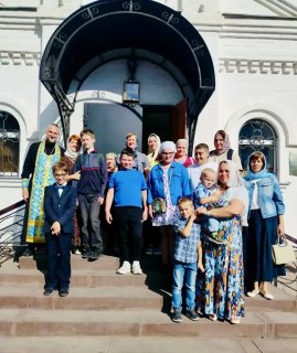 Молебен в храме священномученика Константина Богородского в Ногинске для воспитанников отделения реабилитации